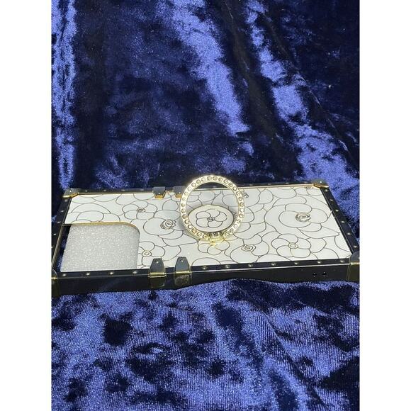 Iphone 14 PRO Phone case White Flower's With Gold accents and Black Trim - Picture 4 of 5